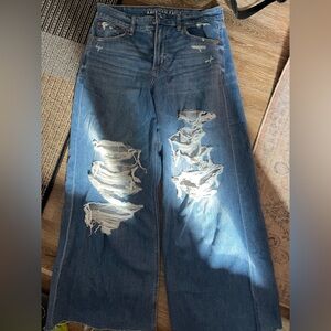 American Eagle high-waisted ripped mom jeans #momjeans